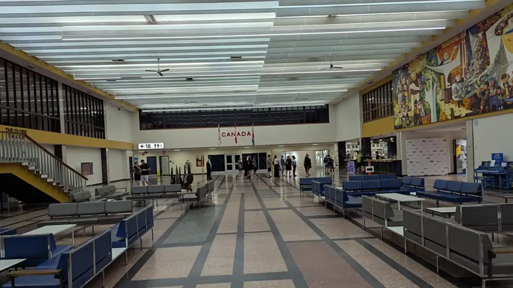 Gander residents drop everything to drive stranded air passengers to hotels Gander residents drop everything to drive stranded air passengers to hotels