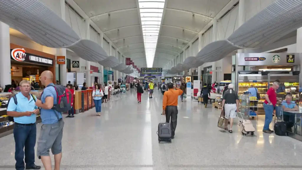 Canadian airlines push back against court challenge on passenger complaints Canadian airlines push back against court challenge on passenger complaints