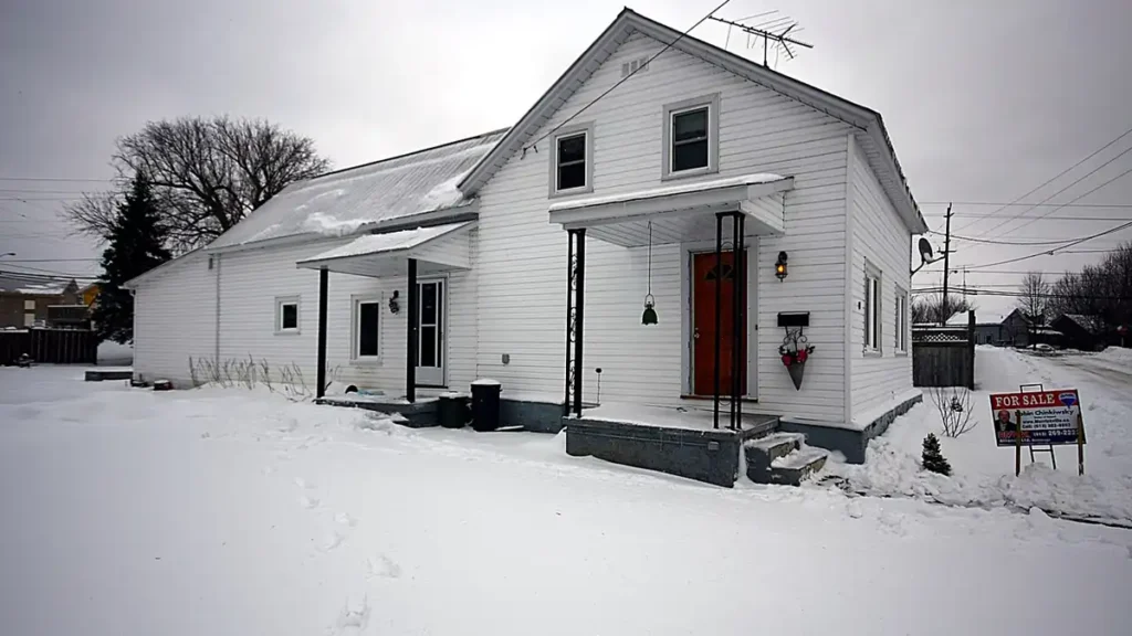 Home sales end 2025 quietly, down 2.7% in December, with growth forecast for 2026, CREA says