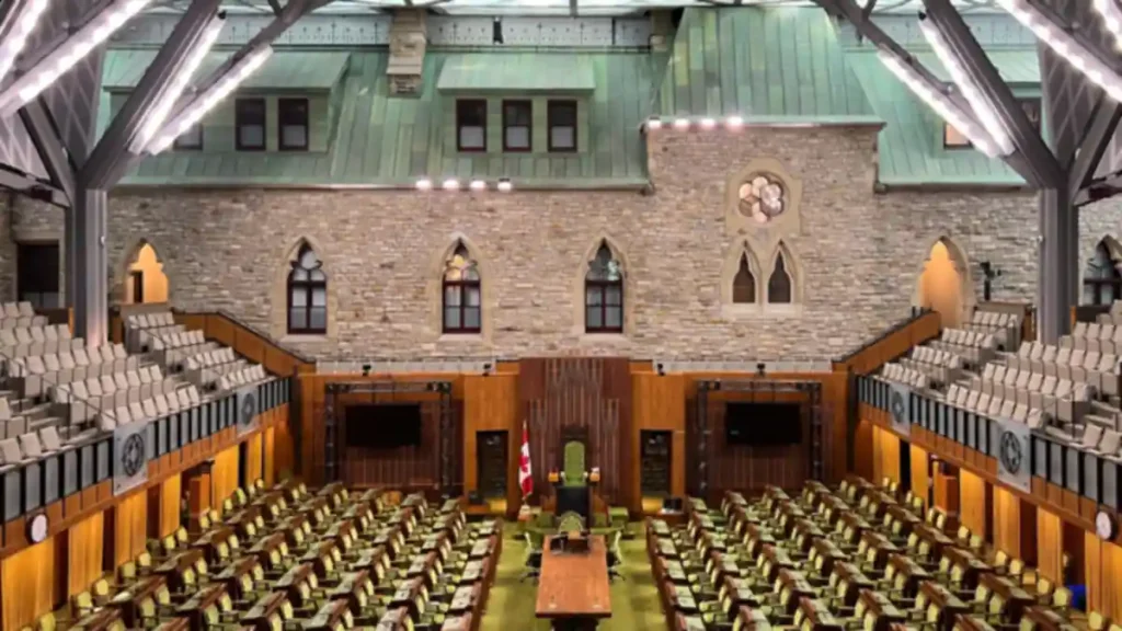 Poilievre pledges co-operation, calls for action from Liberals as Parliament returns